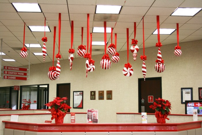 How to decorate an office wall for christmas