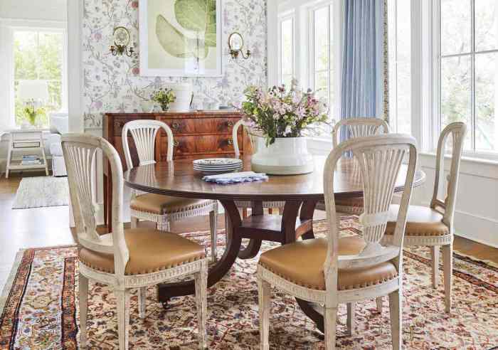 How to decorate a large dining room table